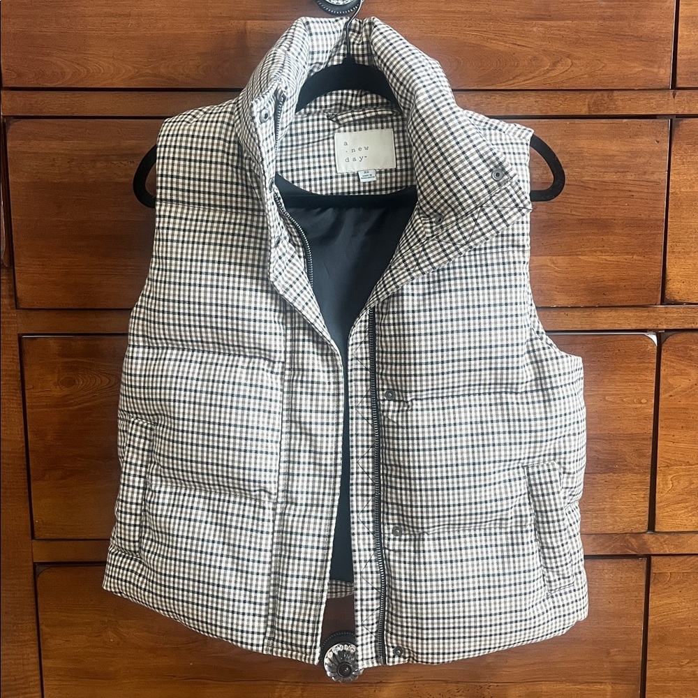 a new day Checkered Vest in Black and Tan
